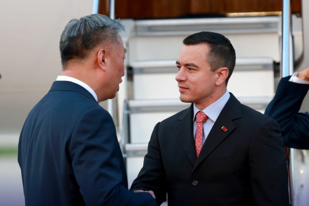 El presidente Daniel Noboa en su arribo a China.