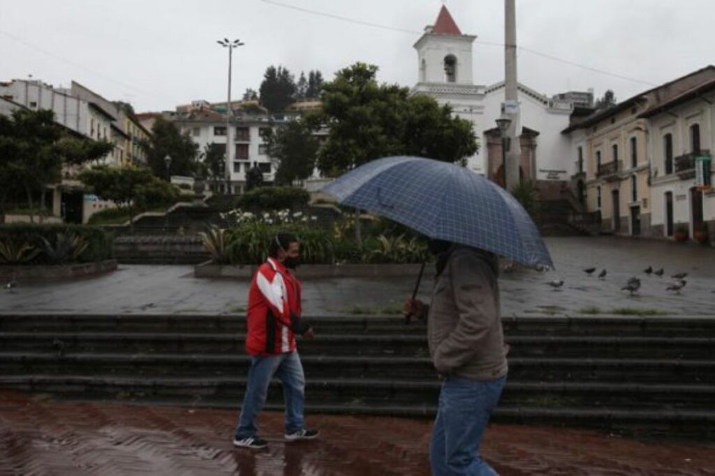 Si estás en Quito, no salgas sin paraguas.