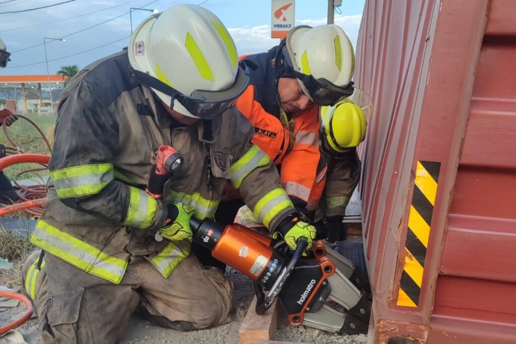 El Cuerpo de Bomberos realizó la extracción del cuerpo.