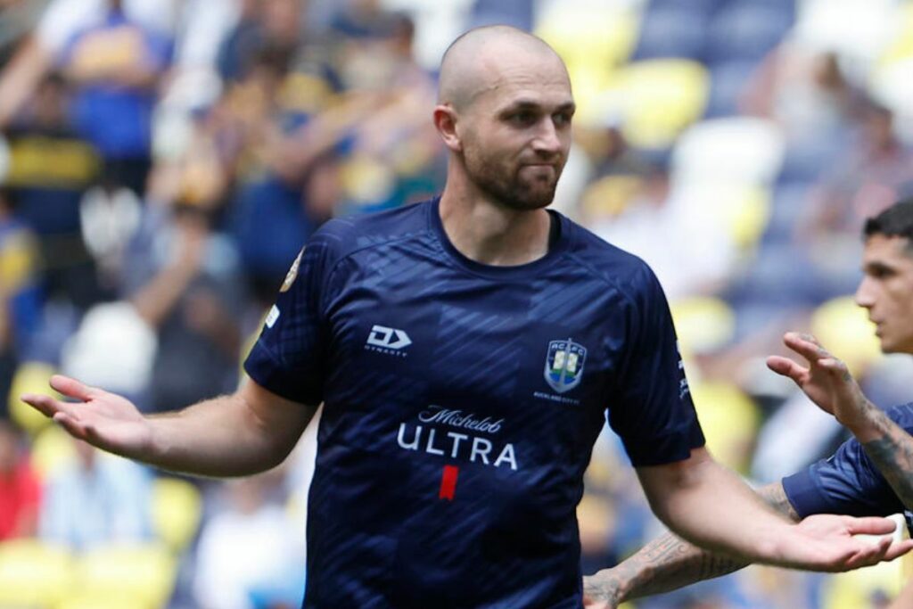 Christian Gray de Auckland celebra el gol ante Boca Juniors en el Mundial de Clubes entre Auckland City y Boca Juniors en el estadio Geodis Park en Nashville, Estados Unidos.