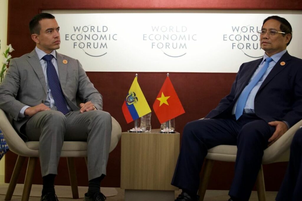 El presidente Daniel Noboa, con el primer Ministro de Vietnam, Pham Minh Chinh.