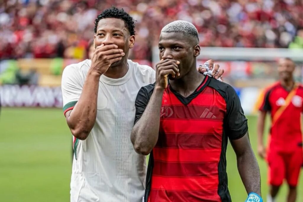 Gonzalo Plata (i) y Moisés Caicedo en el Mundial de Clubes 2025.