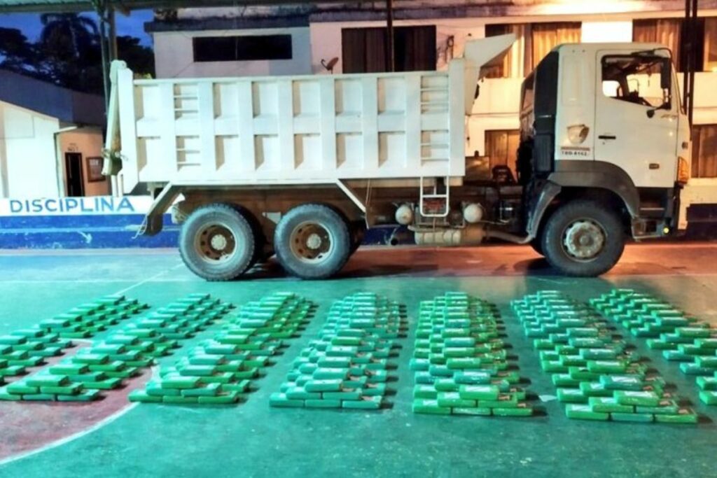 Policía decomisa 500 kilos de cocaína en Tena, Ecuador.