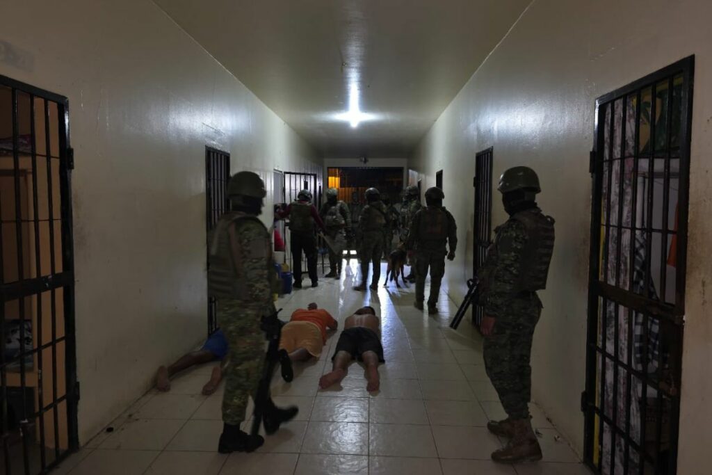 El SNAI informó sobre el traslado de los presos de las cárceles de Ecuador por posible complot. Imagen referencial