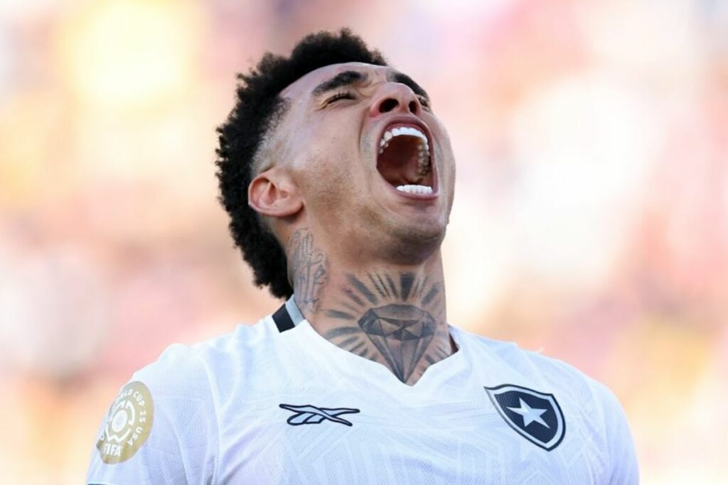 Igor Jesus celebra el gol marcado con Botafogo al PSG en el Mundial de Clubes.
