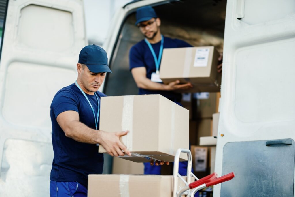 Director del Senae advirtió sobre ofertas engañosas de couriers no autorizados.