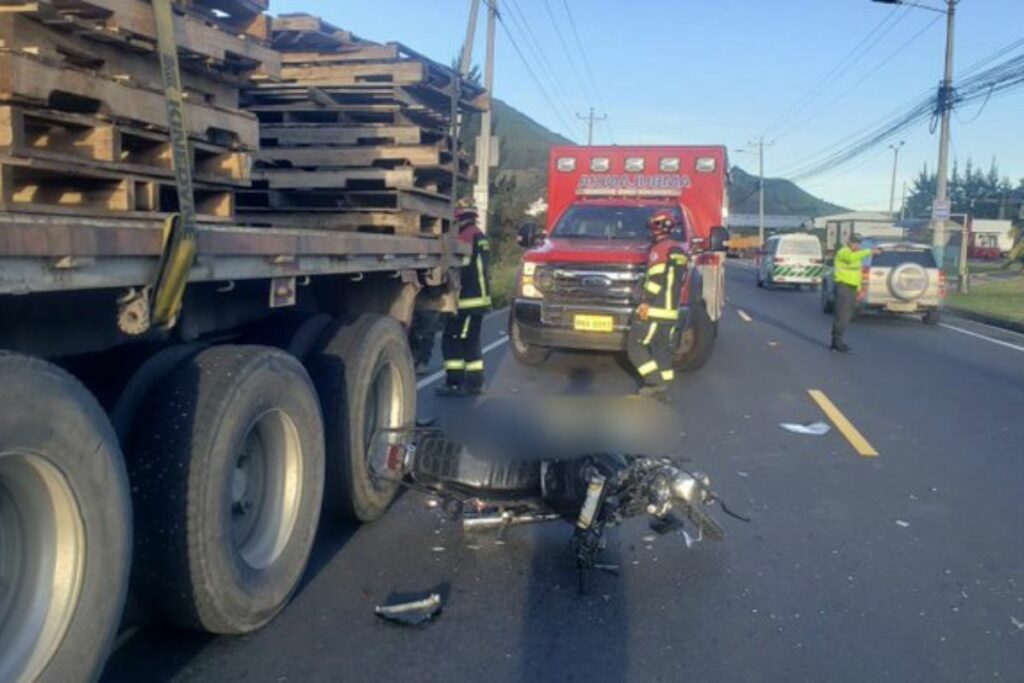 Una persona falleció en un siniestro en la vía a Calacalí.