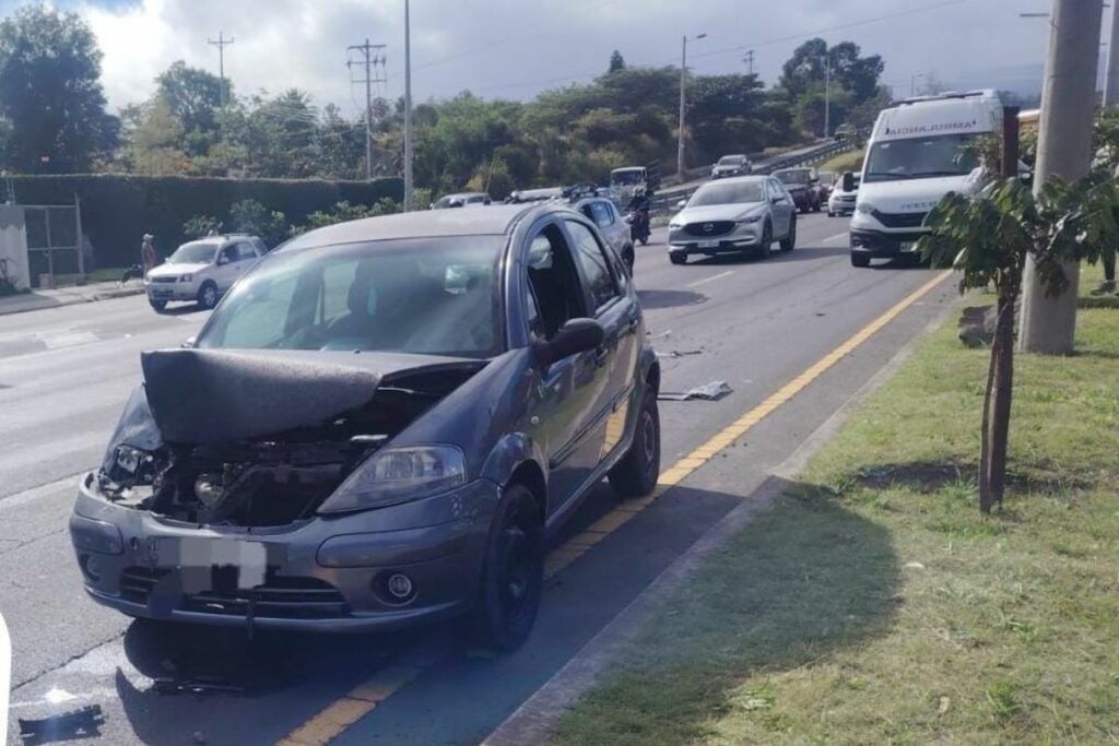 Un choque múltiple se registró en la Ruta Viva.