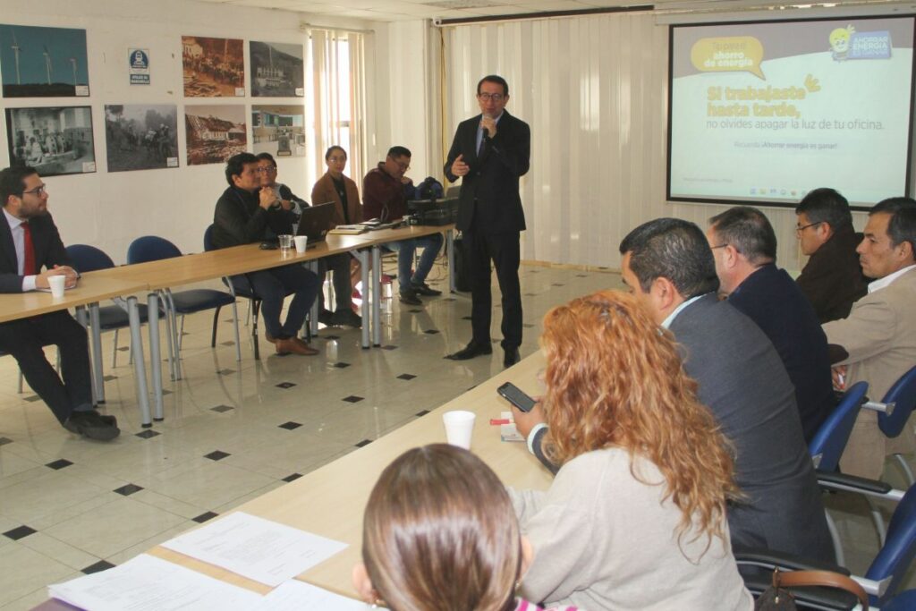 Este miércoles 11 de junio 2025, el viceministro de Minas, Javier Subía, se reunió con empresarios de Cuenca para socializar, entre otros temas, la tasa de fiscalización minera.