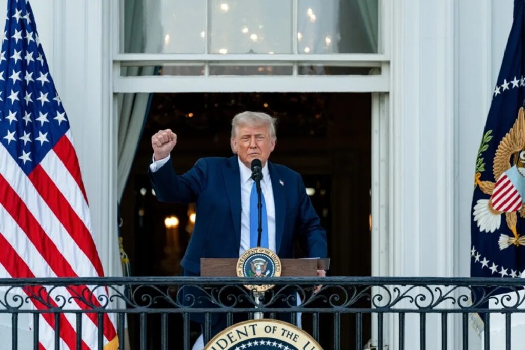 Donald Trump prohíbe la entrada a Estados Unidos desde siete países y la restringe desde siete.