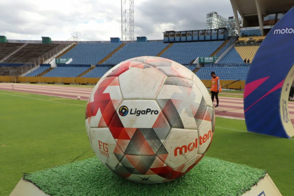 Balón con el que se jugó la Liga Pro Serie B 2024.