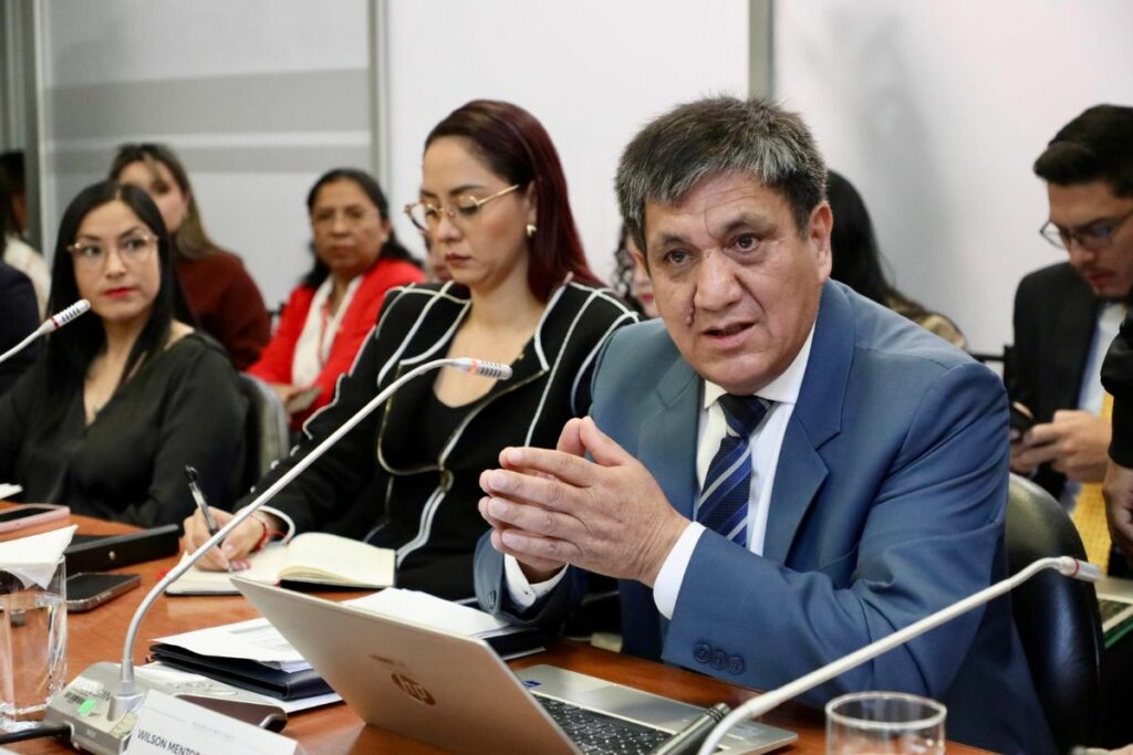 El fiscal Wilson Toainga acudió a la Comisión de Fiscalización de la Asamblea.