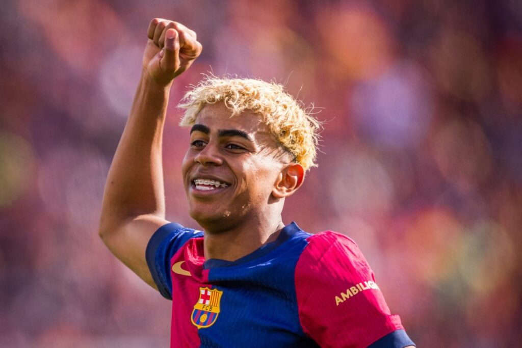 Lamine Yamal en un partido con el FC Barcelona de la temporada 2024-25.