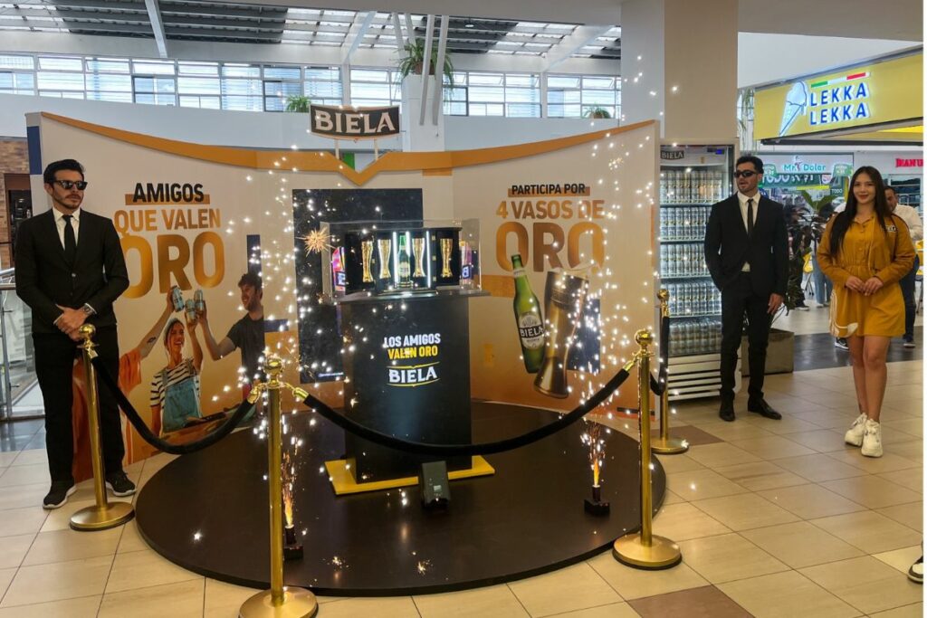 Biela presentó su nueva campaña "La amistad vale oro" en el centro comercial El Recreo, en el sur de Quito. Foto: EL COMERCIO