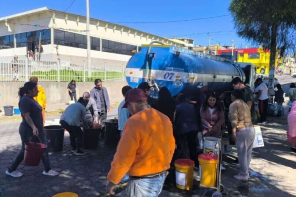 El sur de Quito tiene problemas de abastecimiento de agua por un deslizamiento de tierra.