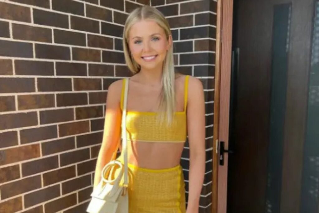 Charlotte Lasica, de 22 años, fue diagnosticada con cáncer de colon en etapa 3 en agosto de 2024.