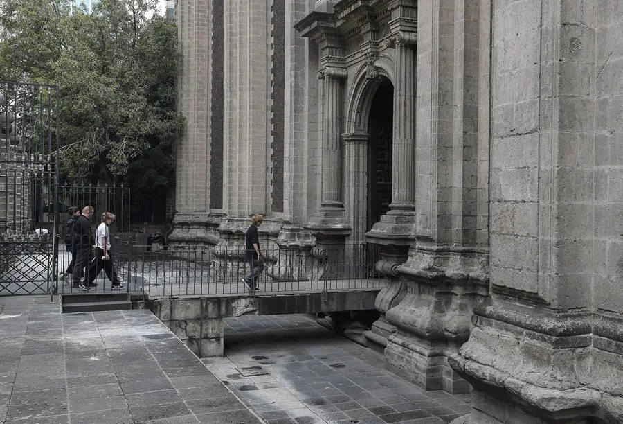 Fotografía donde se observa el templo de San Felipe Neri este lunes, en Ciudad de México (México).