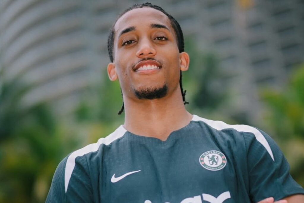 Joao Pedro tras su fichaje por el Chelsea, donde será compañero de Moisés Caicedo.
