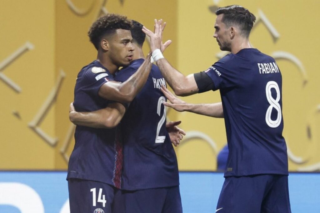 Jugadores del PSG, donde milita Willian Pacho, celebran uno de los goles contra el Bayern Múnich en el Mundial de Clubes.