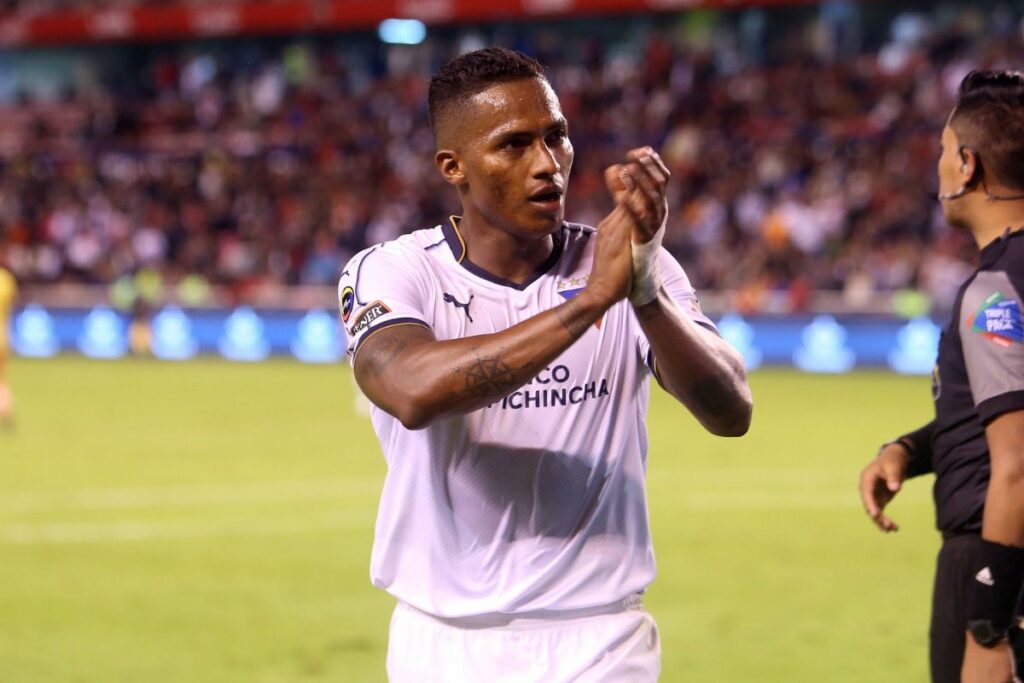 Antonio Valencia durante su etapa con Liga de Quito.