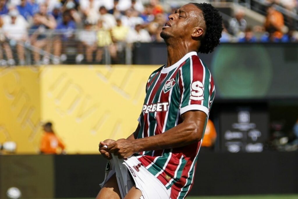 Keno, jugador de Fluminense, se lamenta en la eliminación de su equipo en el Mundial de Clubes.