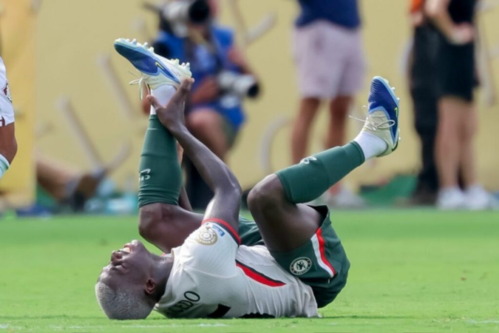 Moisés Caicedo tras su torcedura de tobillo con el Chelsea en el Mundial de Clubes.