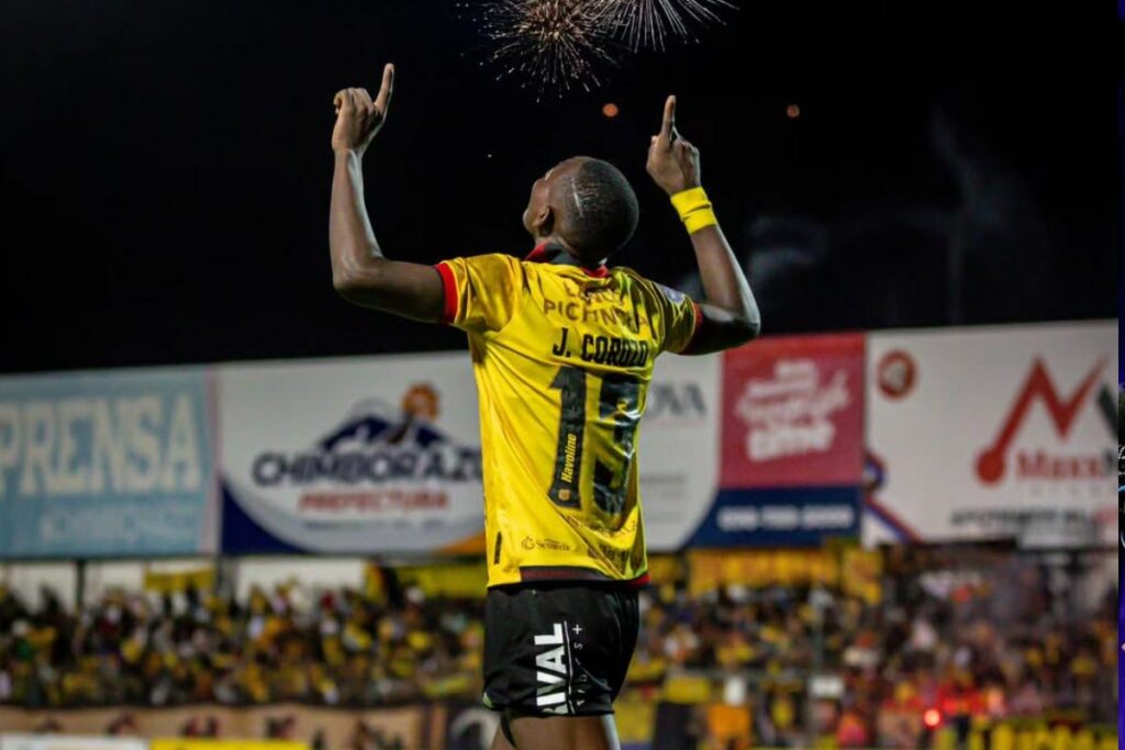Janner Corozo celebra un gol con Barcelona SC en la Liga Pro.