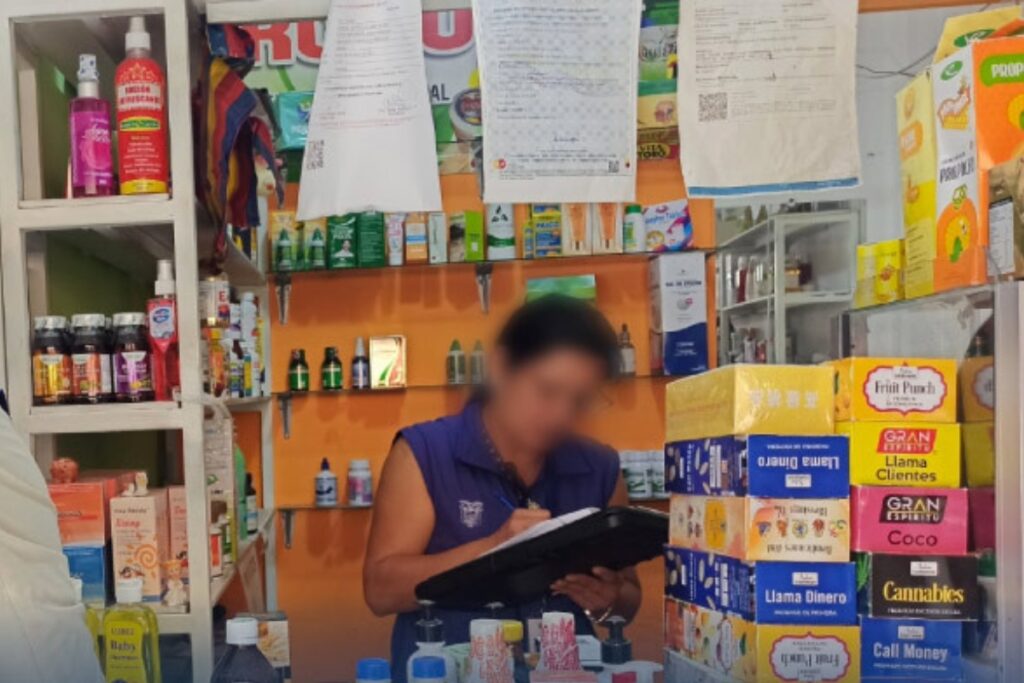 En una tienda naturista se descubrió un consultorio médico clandestino en precarias condiciones y que vendía y aplicaba productos naturales de uso medicinal sin Registro Sanitario. Foto: Arcsa