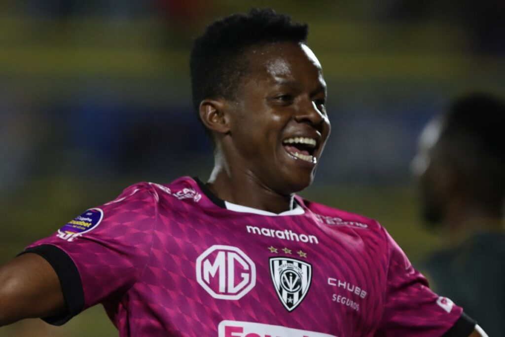 Juan Cazares celebra su gol con Independiente del Valle ante Aucas en la Liga Pro.