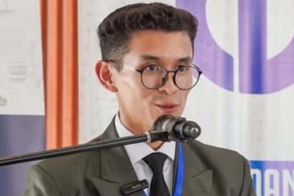 Marcos Alvaracín tiene 23 años y cursa el último semestre de leyes, en la Unach.