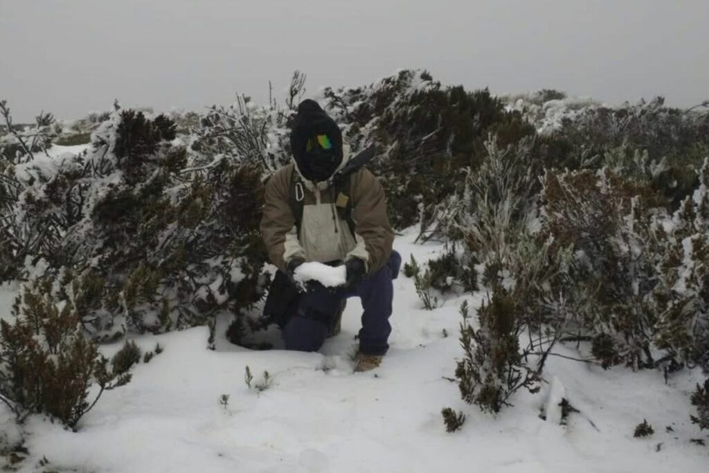 Cuencanos y visitantes recorren El Cajas para fotografiarse. Cortesía