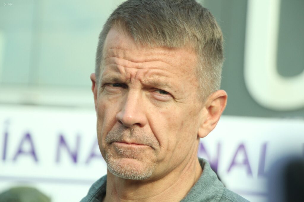 En una de sus visitas, Erik Prince acompañó un operativo contra el crimen.