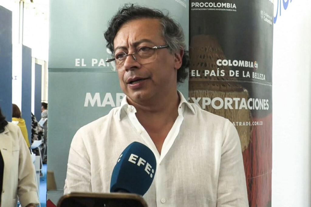 Captura de video de la entrevista con EFE del presidente de Colombia, Gustavo Petro.