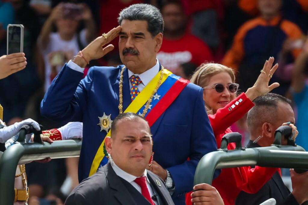 El presidente de Venezuela, Nicolás Maduro, y la primera dama, Cilia Flores, participan en los actos conmemorativos del 214 aniversario de la Independencia de Venezuela. Foto: EFE