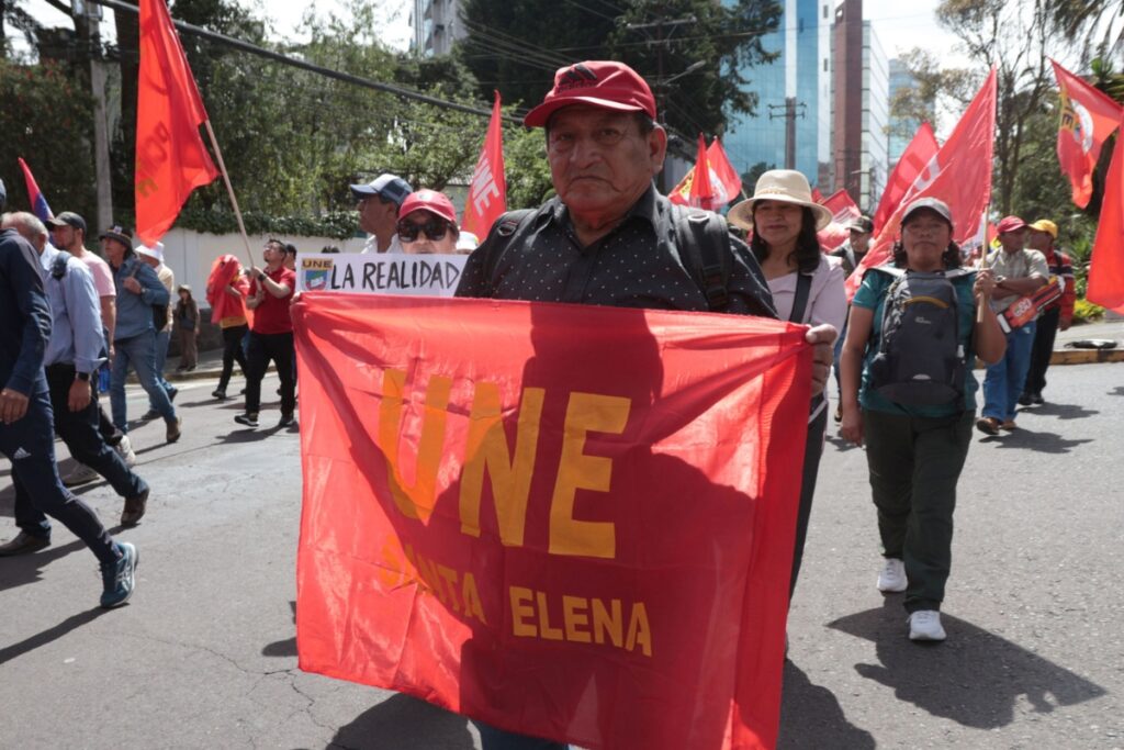 La UNE realizó una marcha en Quito.