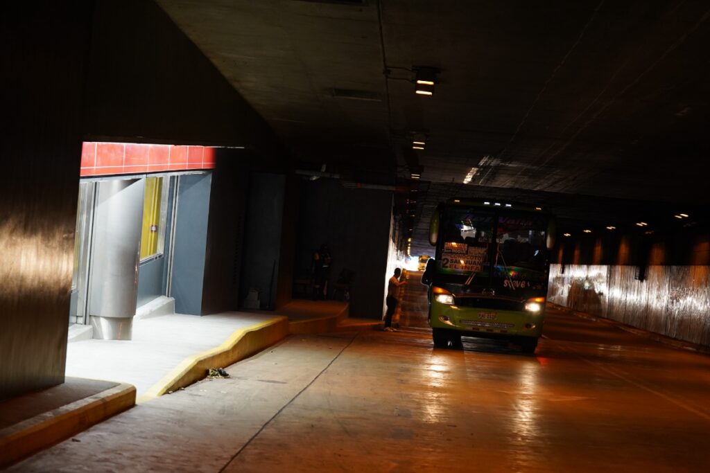Tres operadoras dan servicio de transporte desde de Los Chillos hasta el Metro de Quito.