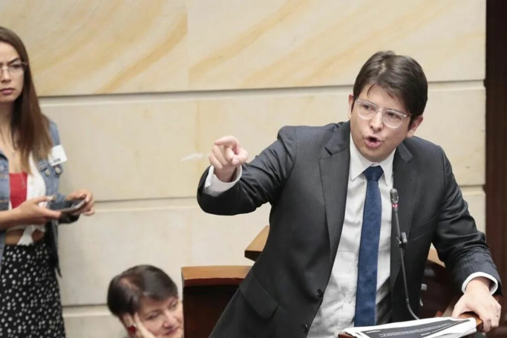 Fotografía de archivo del senador Miguel Uribe, víctima de un atentado en Bogotá.