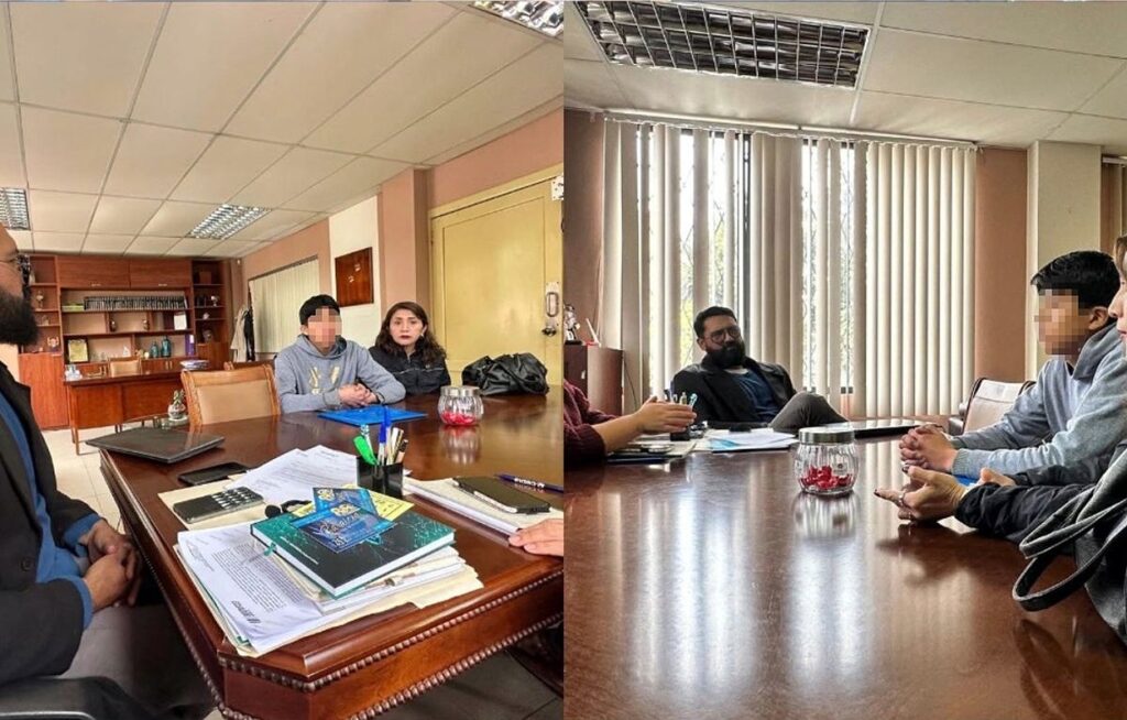 El estudiante cuencano se reunió con representantes del Ministerio de Educación. Foto: Cortesía: Gustavo Sánchez, director Zonal 6 del Ministerio.