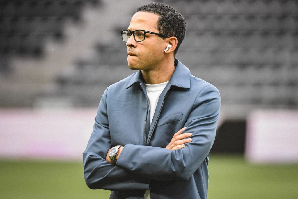 Liam Rosenior es el DT del Racing de Estrasburgo. 
