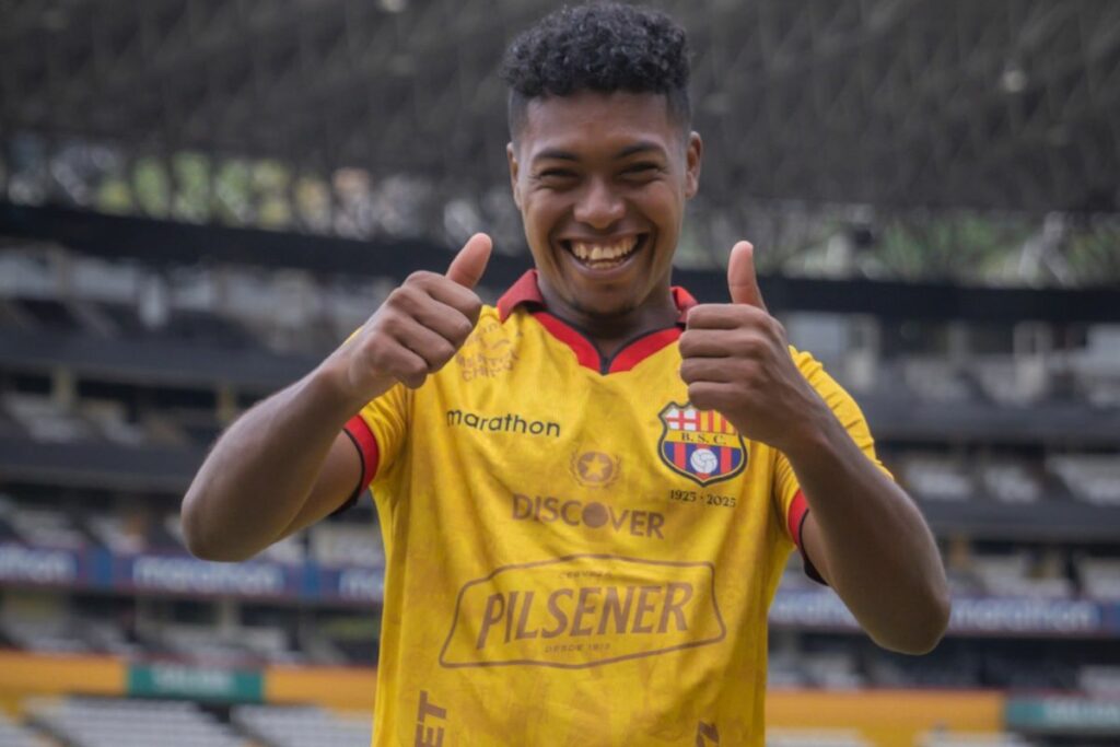 Jean Carlos Montaño llega a Barcelona SC procedente de Libertad.