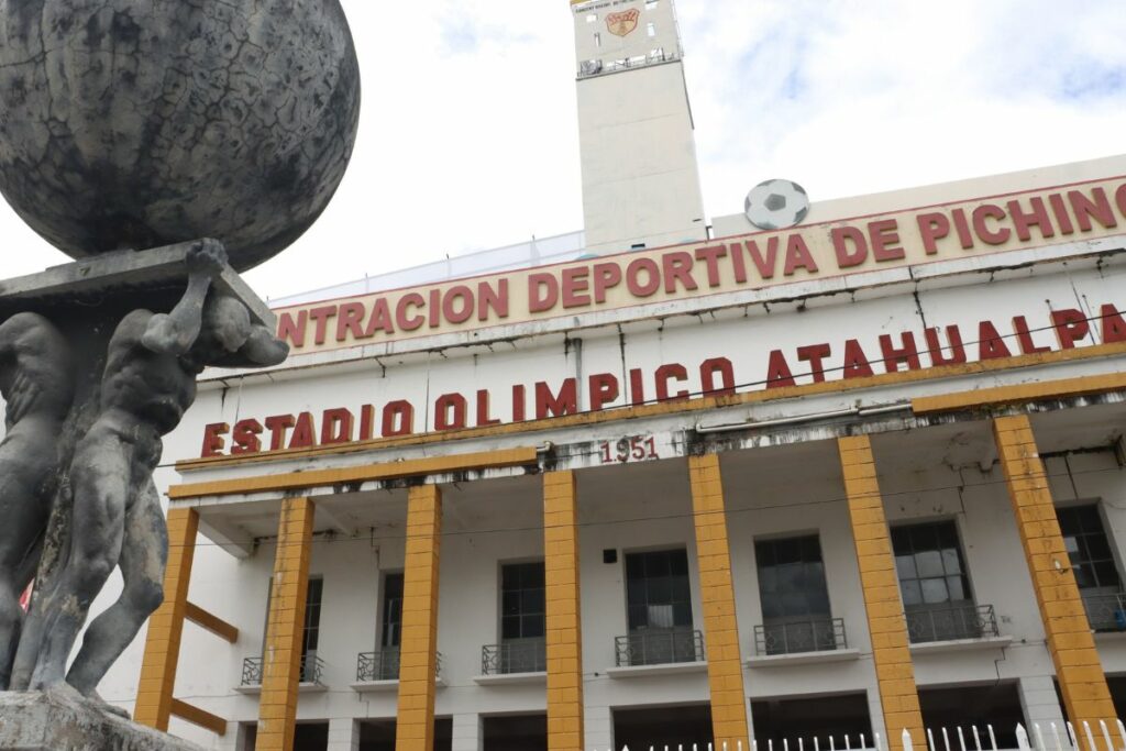 Exteriores del Estadio Olímpico Atahualpa.
