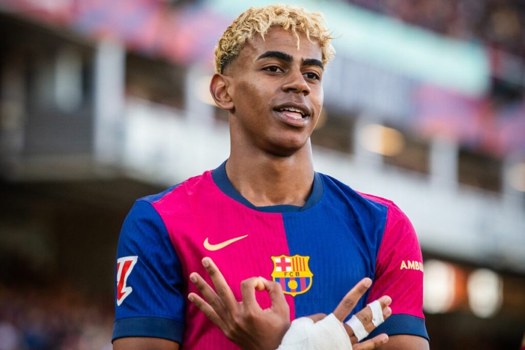 Pese a estar por cumplir 18 años, Lamine Yamal ha tenido un ascenso meteórico en el fútbol y ya es considerado uno de los mejores jugadores del mundo.