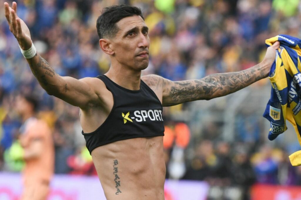 Ángel Di María celebra su primero gol con Rosario Central tras su regreso.