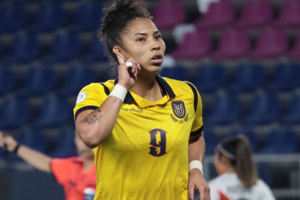 Nayely Bolaños celebrando su gol con la Selección de Ecuador en la Copa América Femenina.