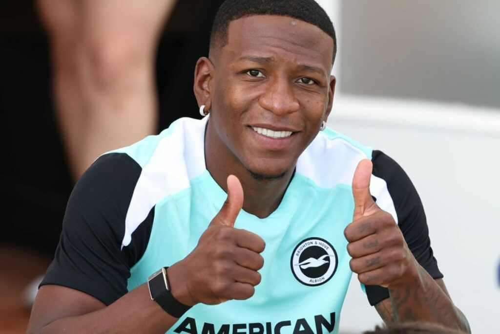 Pervis Estupiñán de momento está realizando la pretemporada con el Brighton.