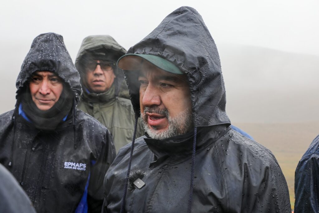 Pabel Muñoz informó sobre el progreso en la recuperación del servicio de agua en el sur de Quito.