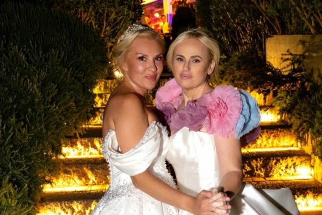 Rebel Wilson y su esposa Ramona Agruma anuncian el nacimiento de su primer hijo