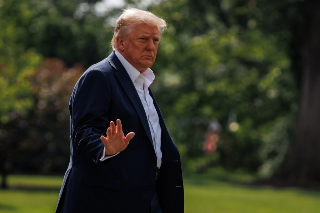 Donald Trump, presidente de Estados Unidos, en las afueras de la Casa Blanca.