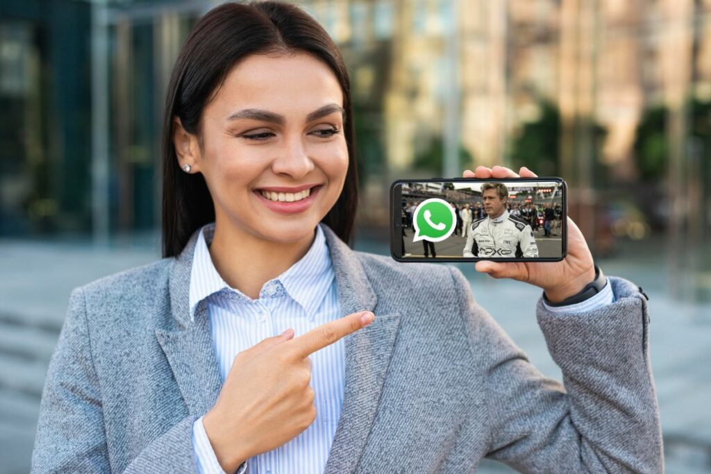 WhatsApp se llena de velocidad y cine con Brad Pitt y la película 'F1'. Foto: IMDb, Freepik.