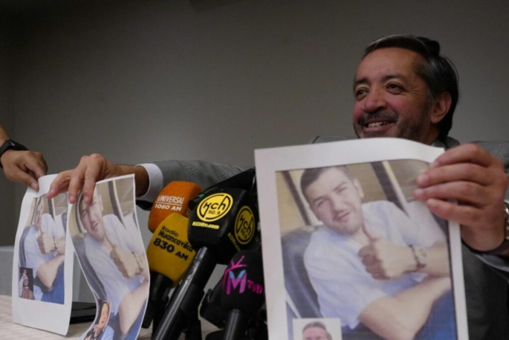 Ramiro García, abogado del alcalde Aquiles Alvarez, durante la rueda de prensa de este jueves